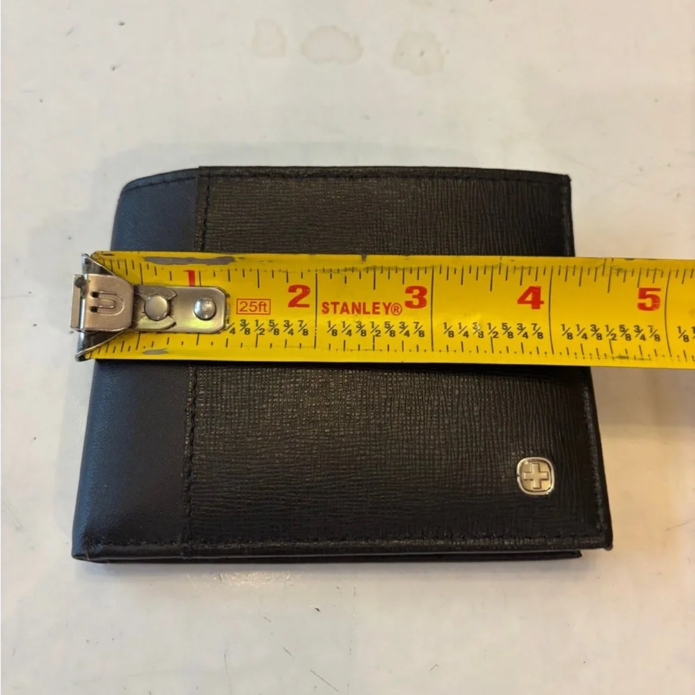 Swissgear men’s black leather wallet